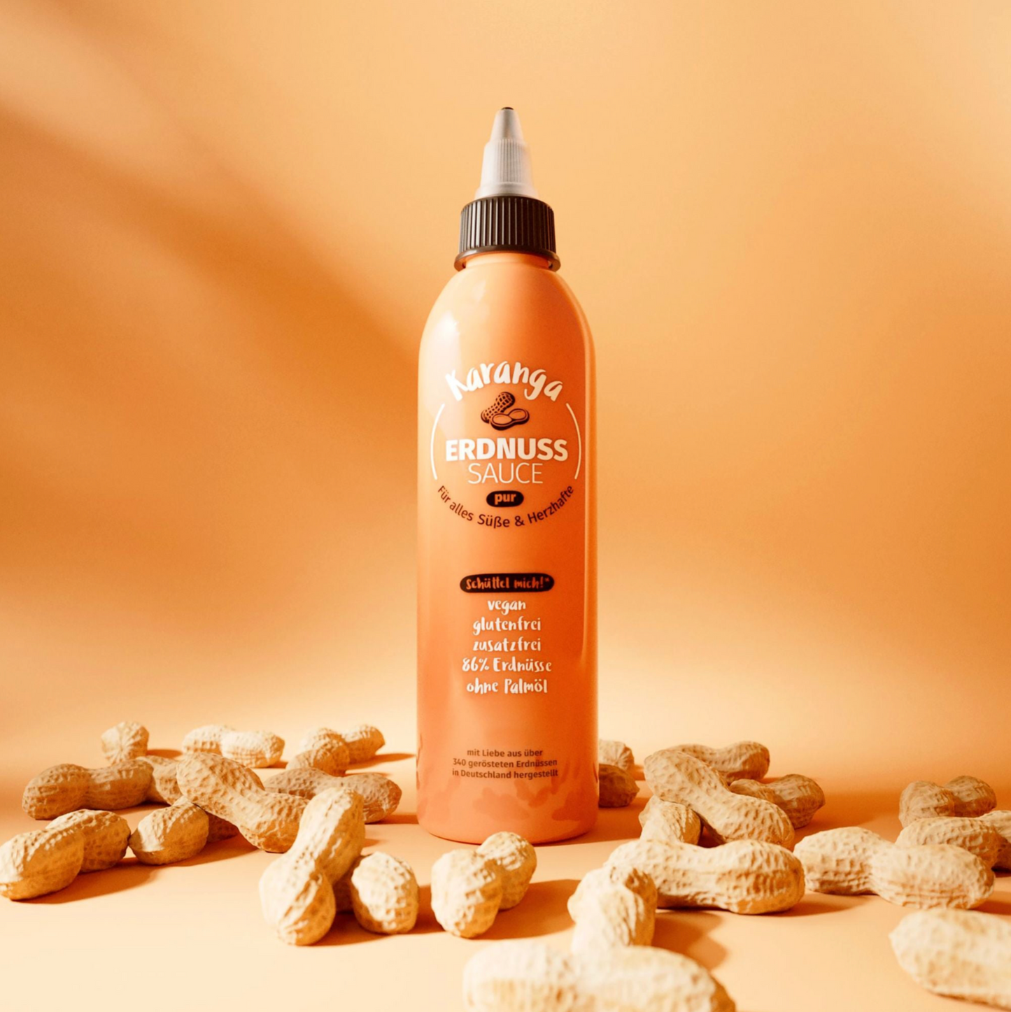 Karanga Erdnusssauce pur – Frontansicht der stehenden Flasche